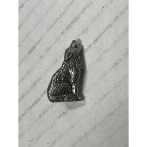 SINGLE Danforth Pewter Metal HOWLING WOLF Realistic Button Southwestern Animal